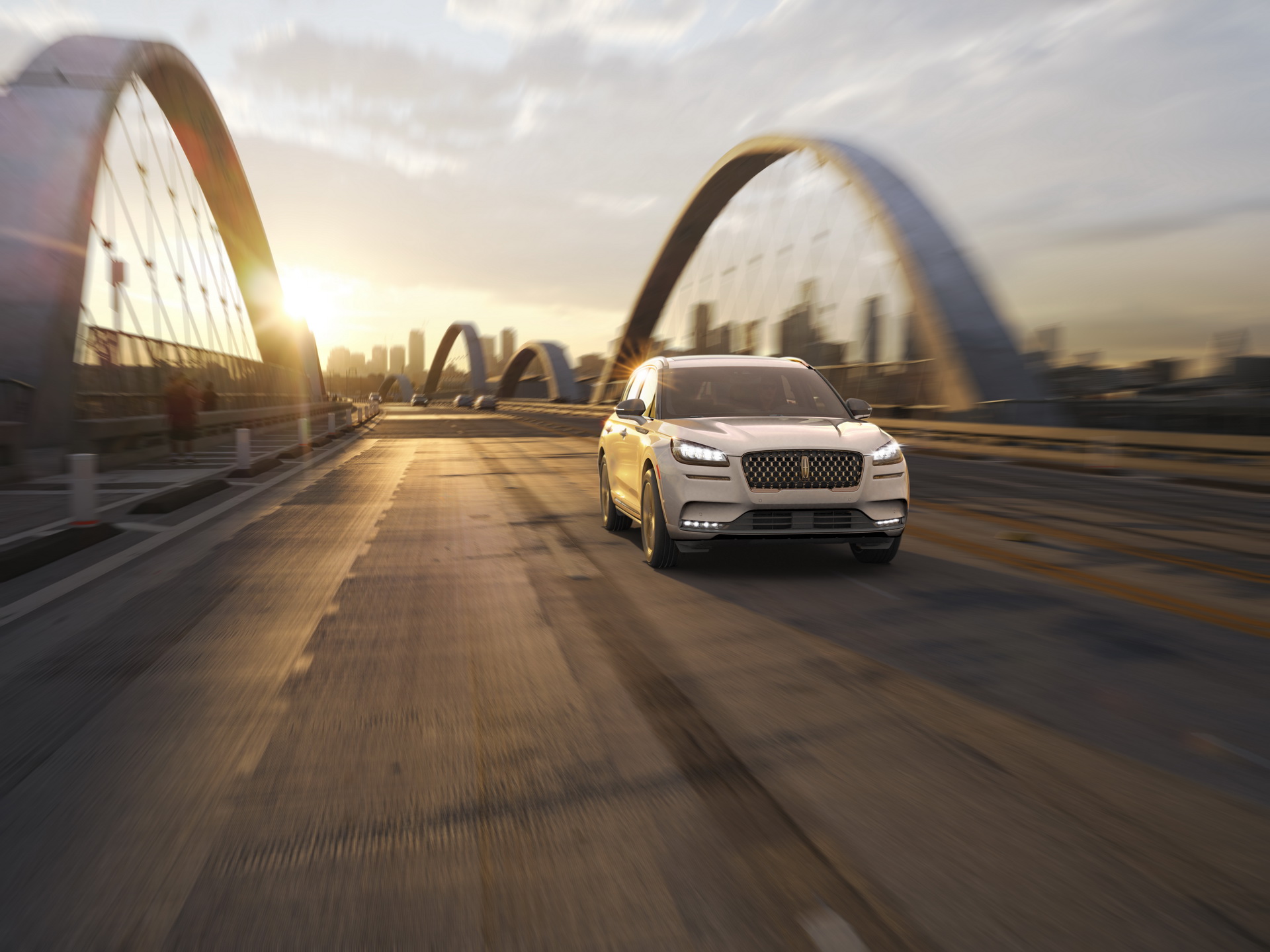 Lincoln SUV on bridge